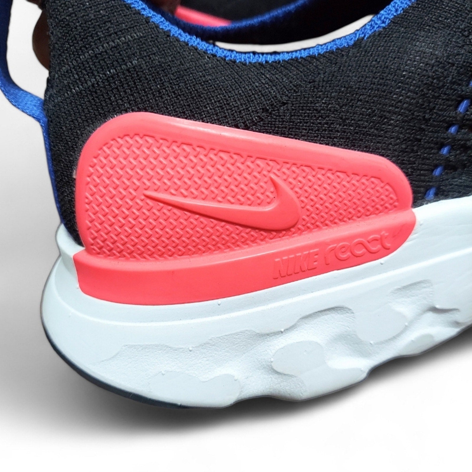 Women's Nike React Phantom Run Flyknit 2 Sneakers Laceless Size 9.5 - Larmar's New And Used Products